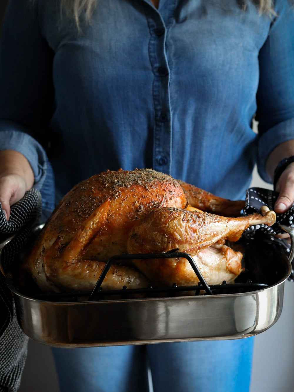 a roasting pan with a cooked turkey